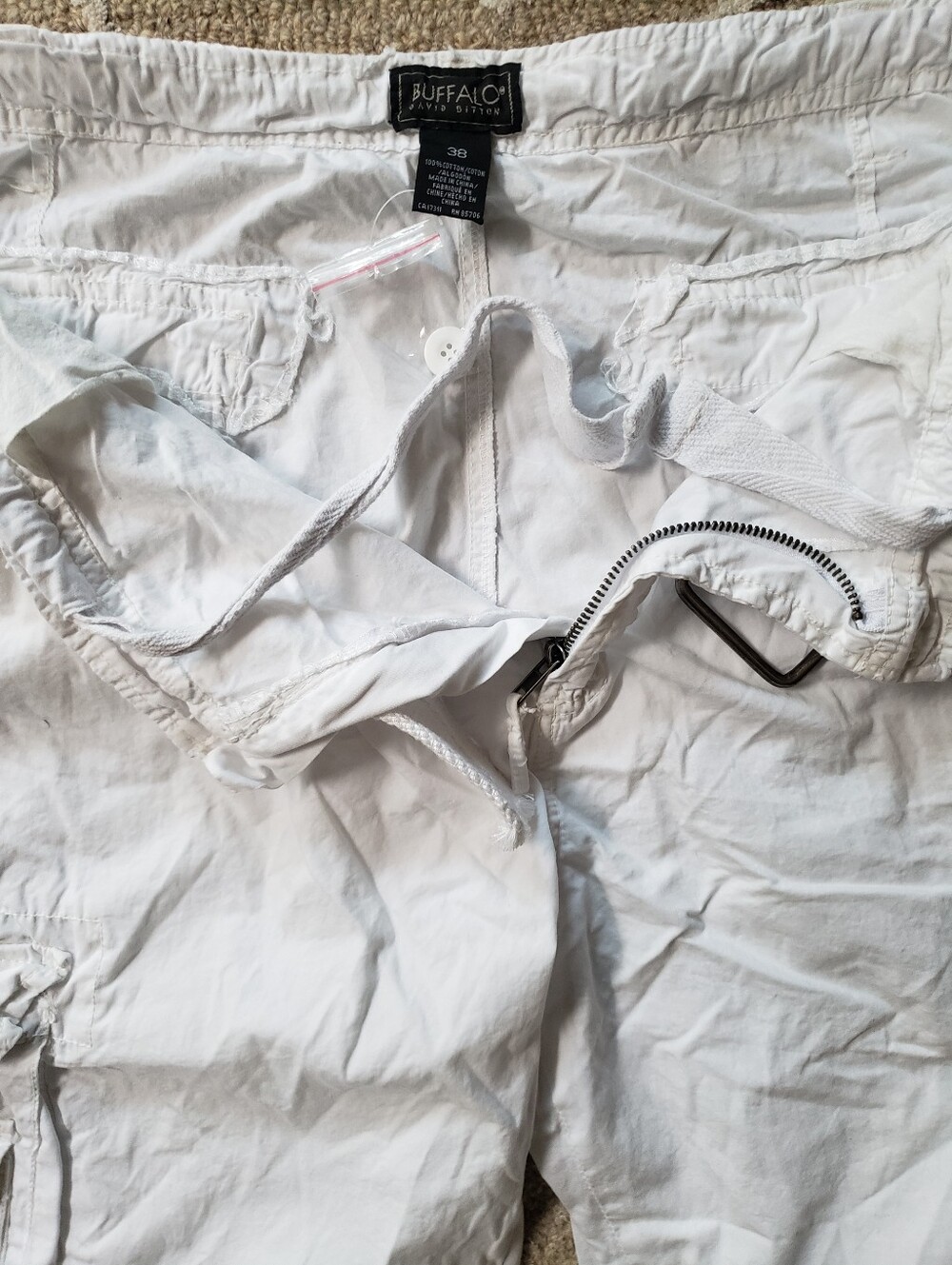 Buffalo David Bitton Men's White Cargo Shorts with Belt NWT Sz.38 - Picture 2 of 3